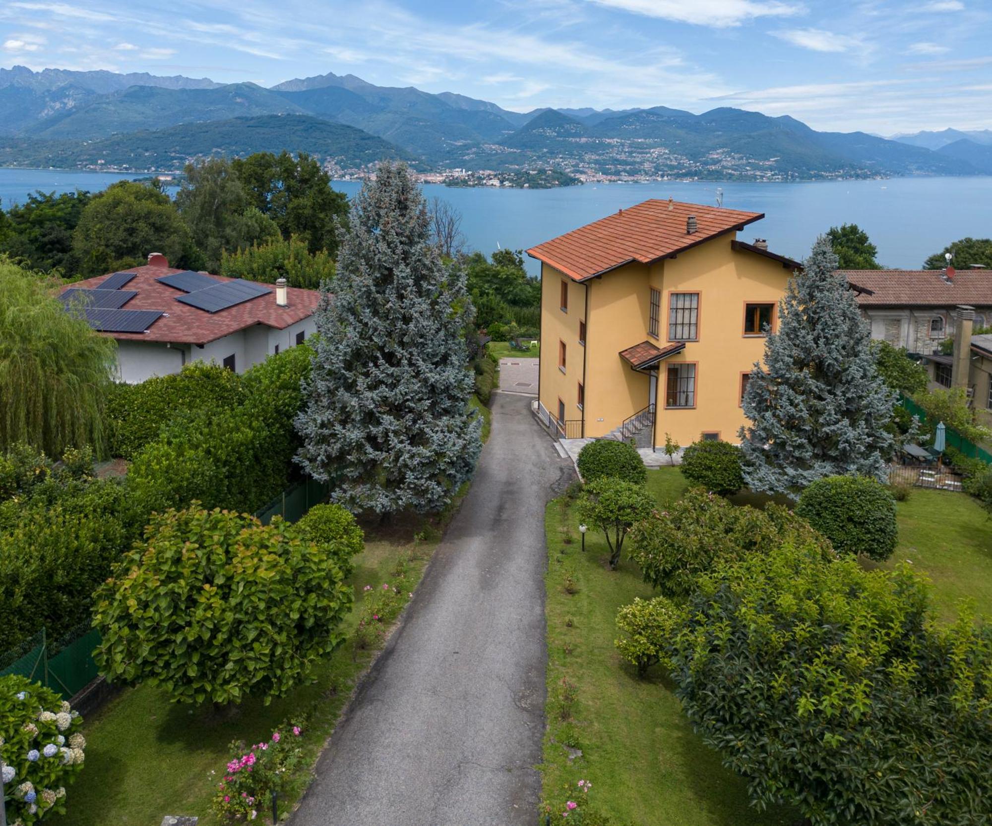 Casa Lilla - Lakeview Large Apartments With Garden Above Stresa Dış mekan fotoğraf
